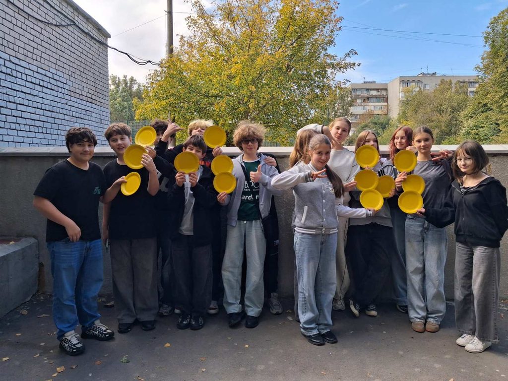 Фотографія учнів на єдиному уроці "Ми -Запоріжжя"